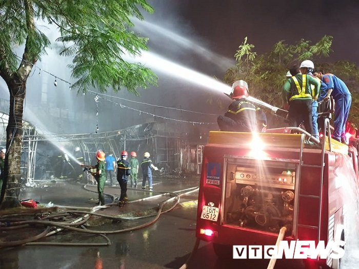 chay sieu thi dien may8 10