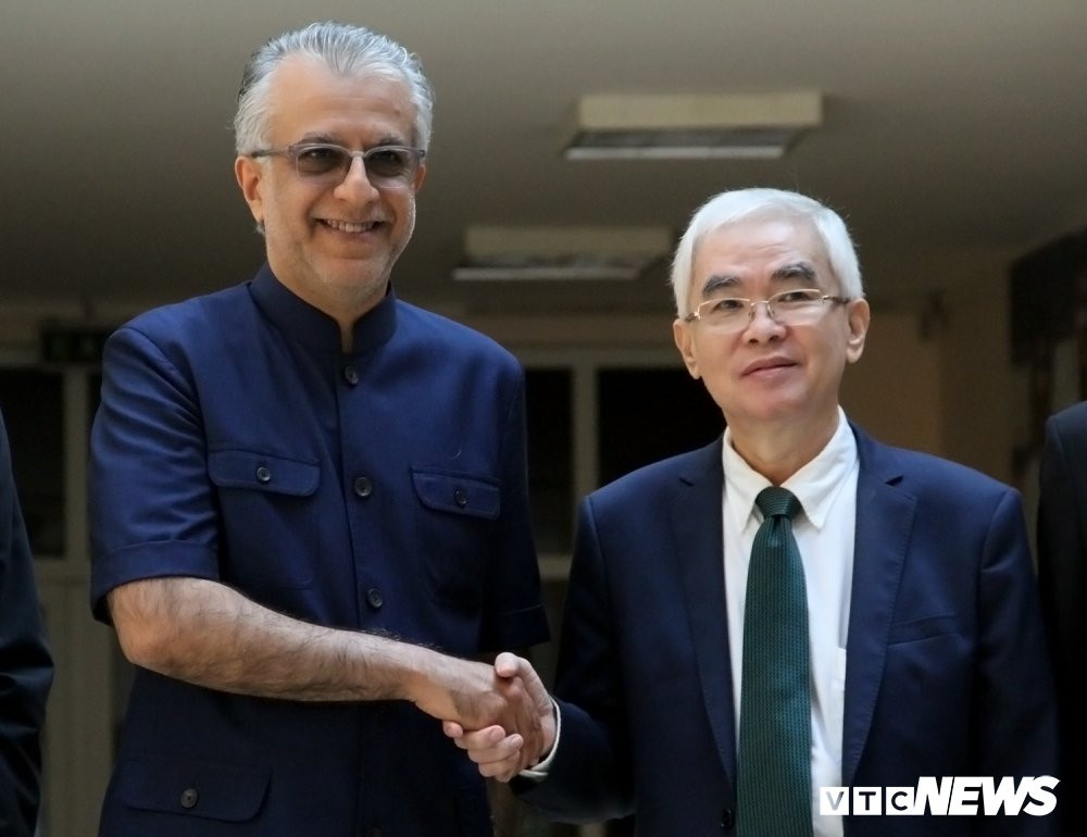 Le Hung Dung Khalifa AFC (5) 7