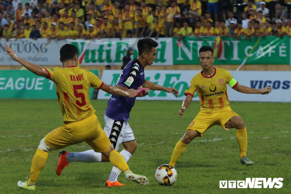 CLB Ha Noi Nam Dinh (9) 8