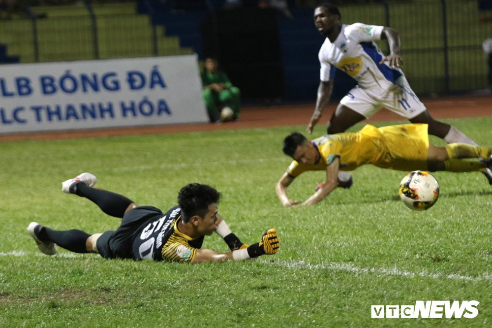 FLC Thanh Hoa HAGL Bui Tien Dung (82) 28