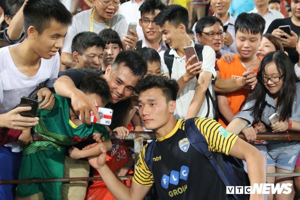 Dang Van Lam (16) 19