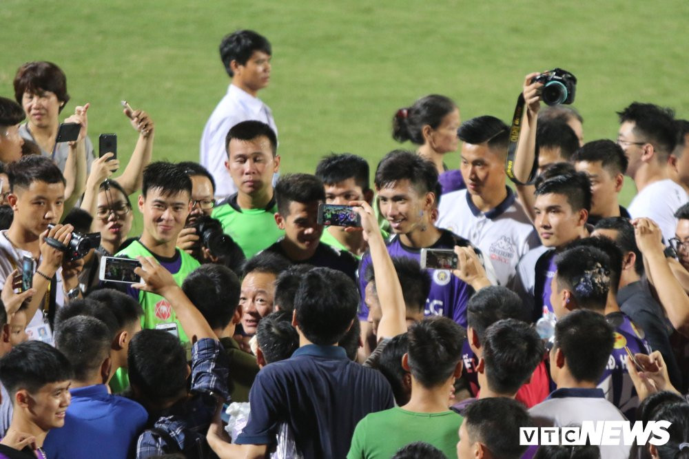 CLB Ha Noi Than Quang Ninh (11) 9