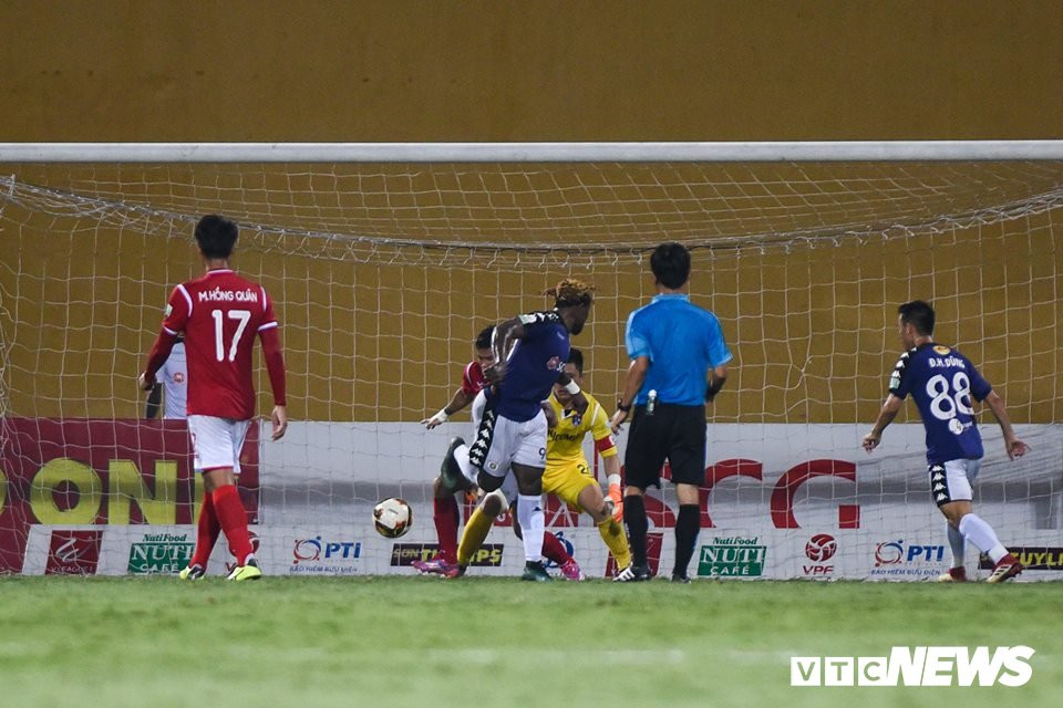 CLB Ha Noi Than Quang Ninh 2 19
