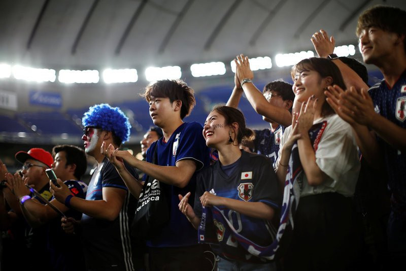 CDV Nhat Ban Colombia World Cup (2)