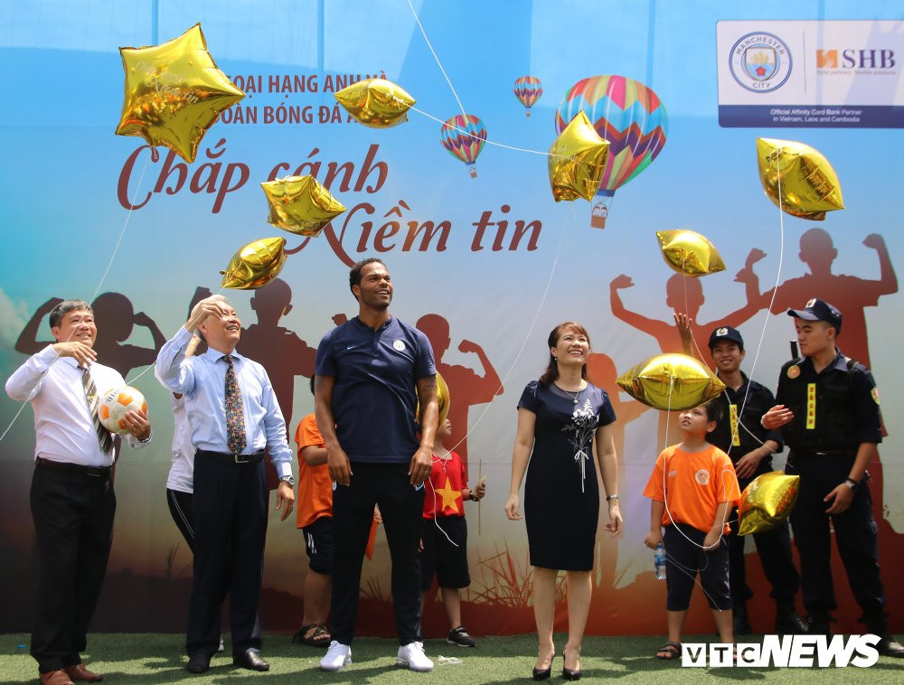 hang tram em nho ha noi chiem nguong cup ngoai hang anh cung sao man city (13) 11
