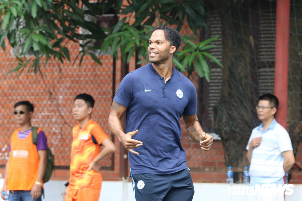 hang tram em nho ha noi chiem nguong cup ngoai hang anh cung sao man city (2)