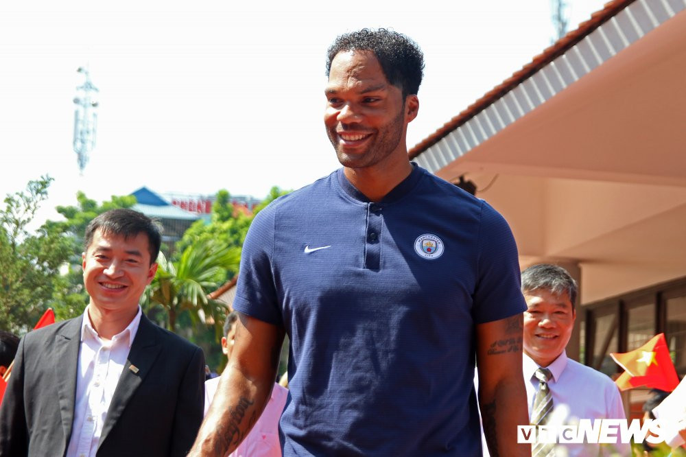 hang tram em nho ha noi chiem nguong cup ngoai hang anh cung sao man city (3)