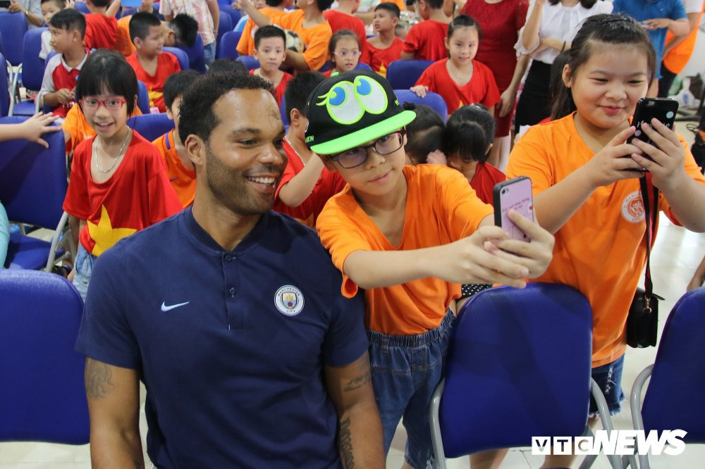 hang tram em nho ha noi chiem nguong cup ngoai hang anh cung sao man city (7) 5