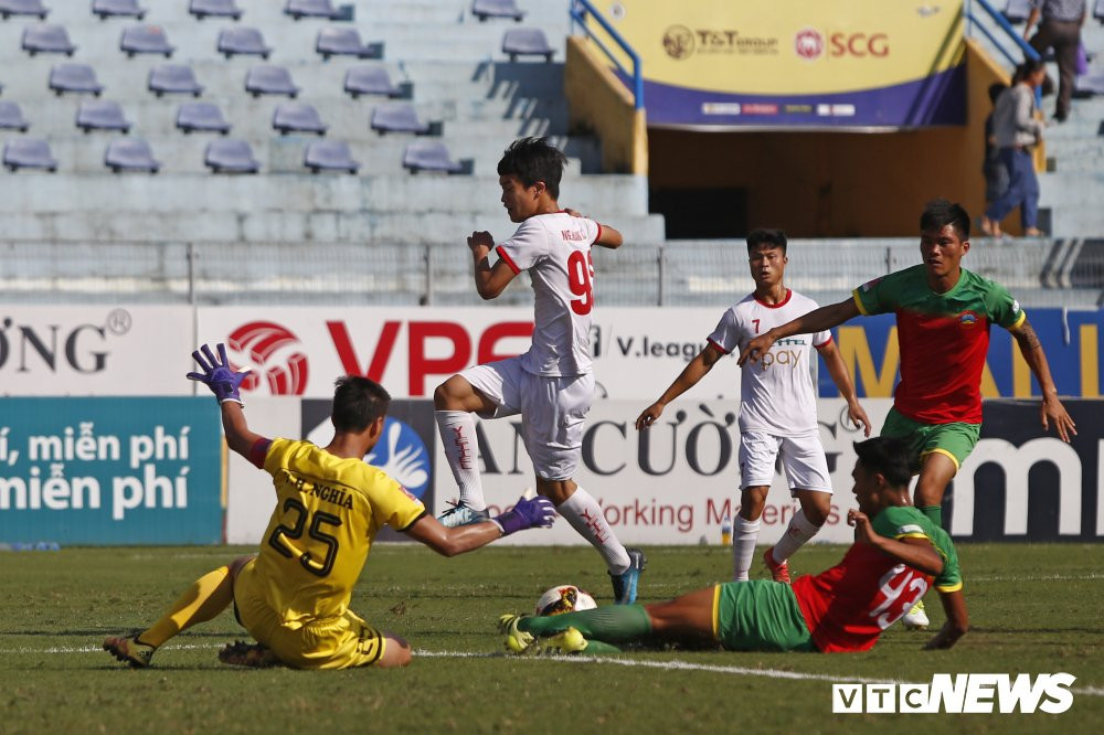 Bui Tien Dung toa sang trong ngay hau due the cong len v-league (1) 3
