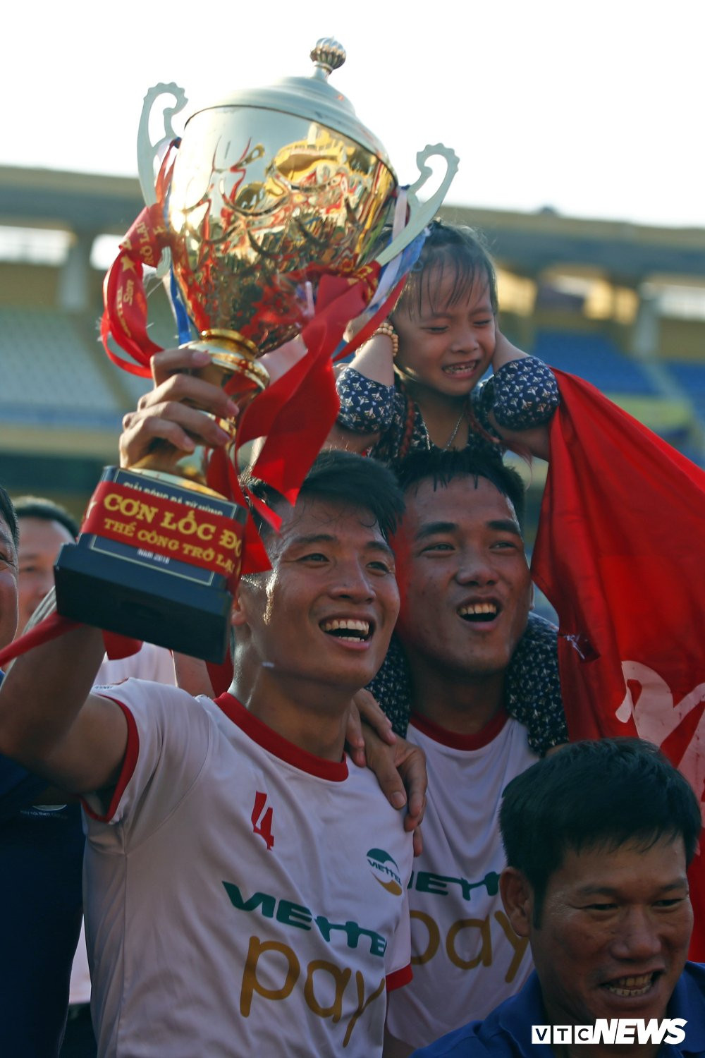 Bui Tien Dung toa sang trong ngay hau due the cong len v-league (14) 11