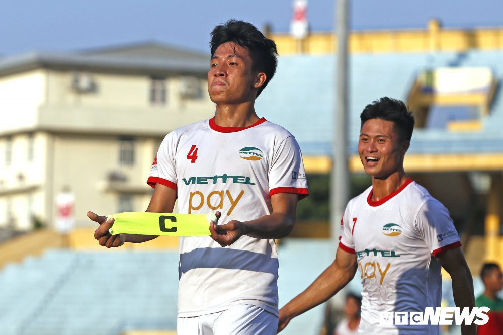Bui Tien Dung toa sang trong ngay hau due the cong len v-league (16) 13