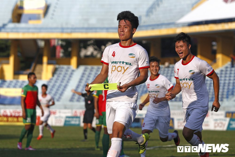 Bui Tien Dung toa sang trong ngay hau due the cong len v-league (17) 14