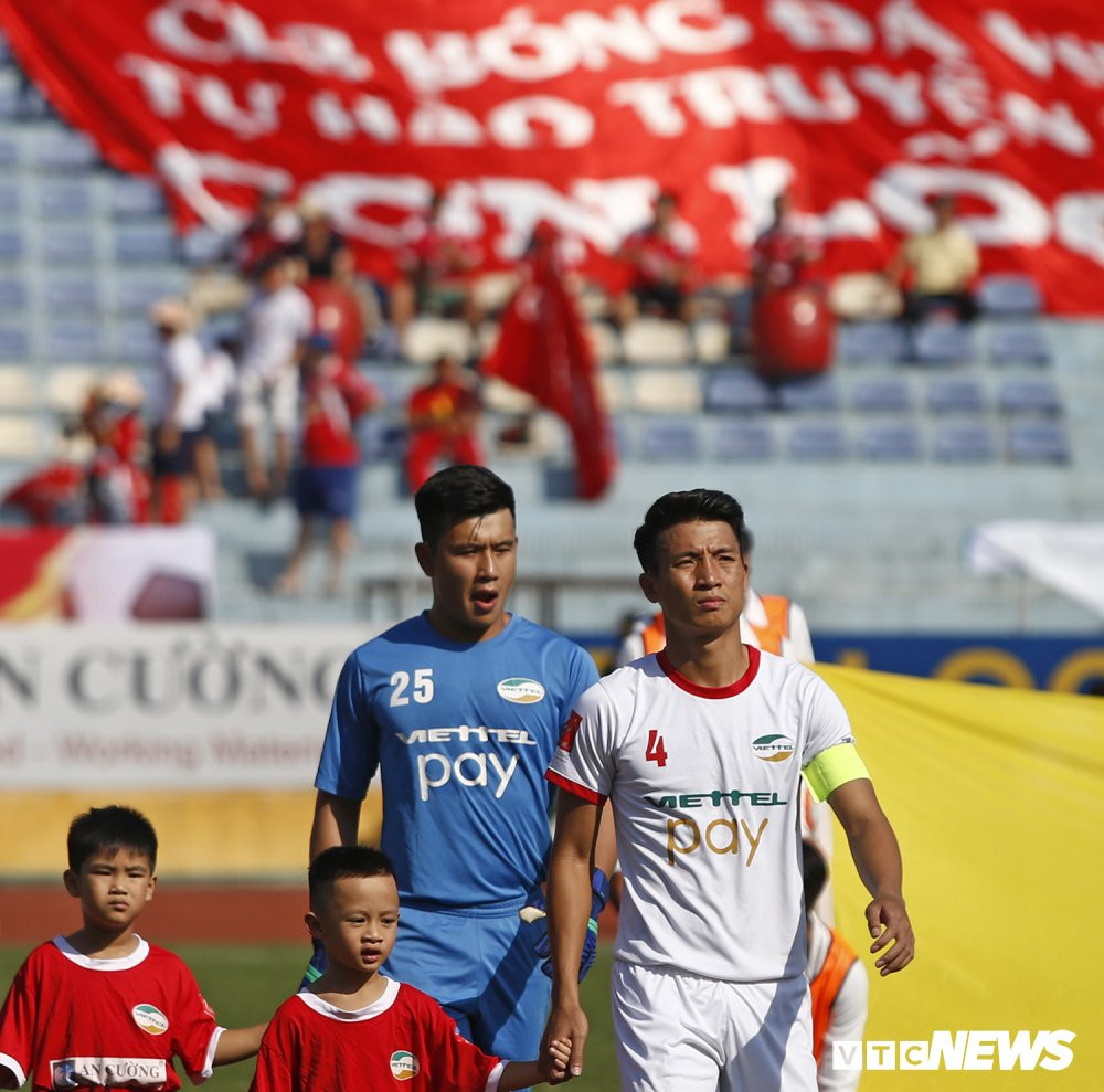 Bui Tien Dung toa sang trong ngay hau due the cong len v-league
