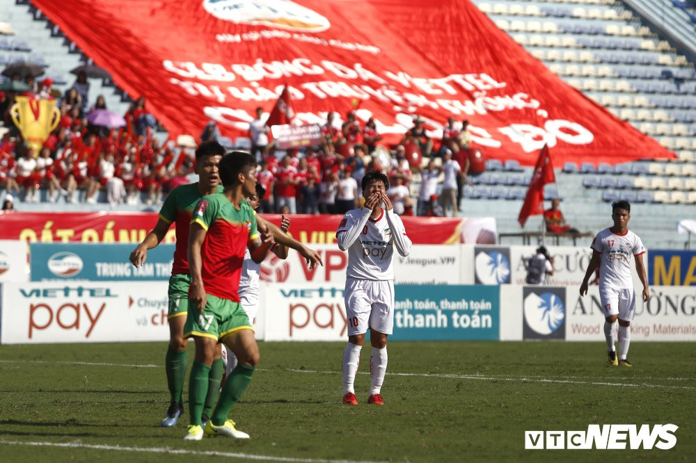 Bui Tien Dung toa sang trong ngay hau due the cong len v-league (2) 4
