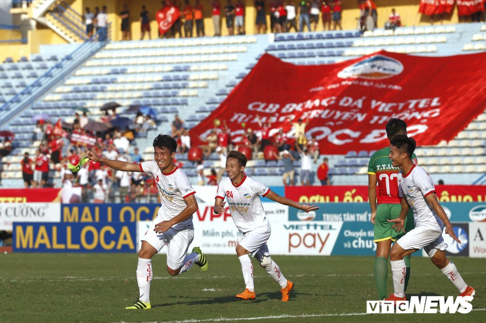 Bui Tien Dung toa sang trong ngay hau due the cong len v-league (20) 17