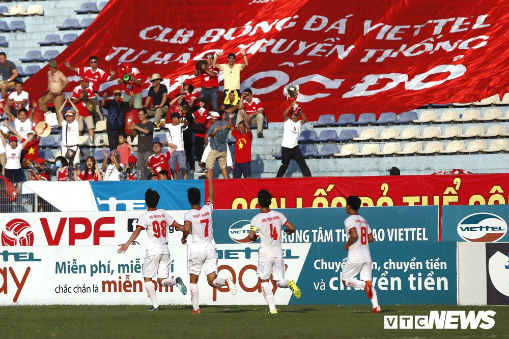 Bui Tien Dung toa sang trong ngay hau due the cong len v-league (8) 19