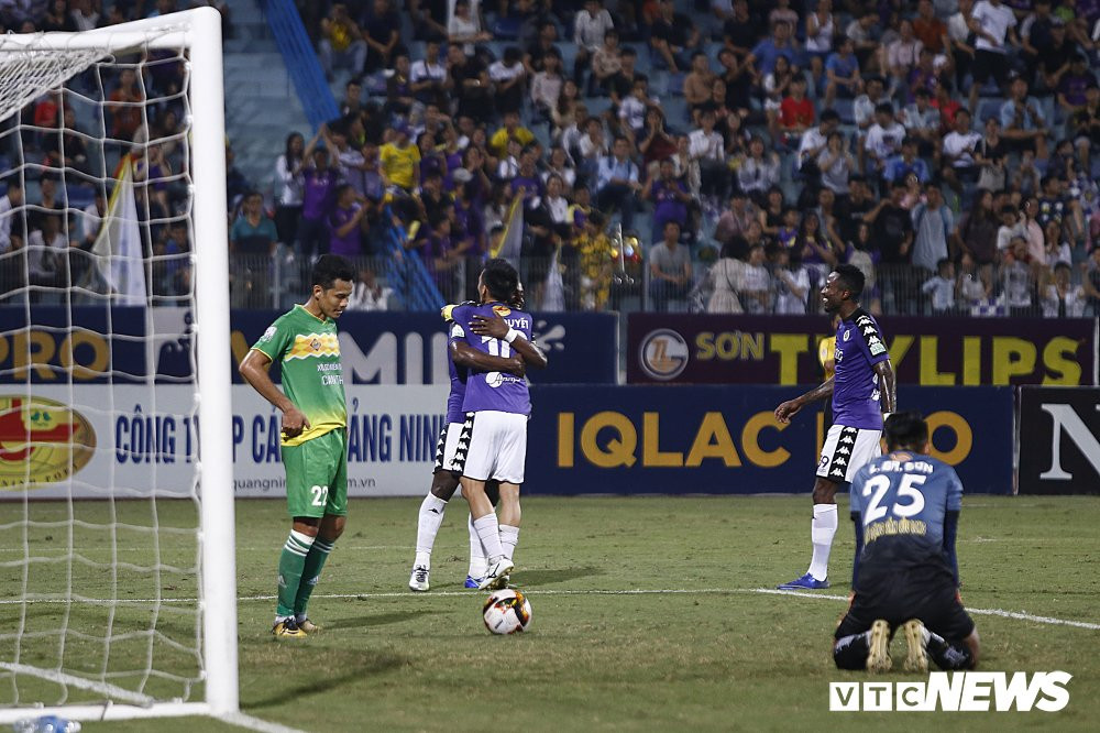 clb ha noi nang cup vo dich v-league trong ngay chia tay san hang day (10) 10