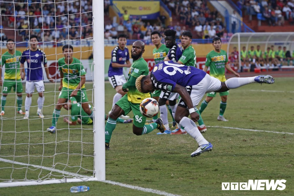 clb ha noi nang cup vo dich v-league trong ngay chia tay san hang day (3) 3