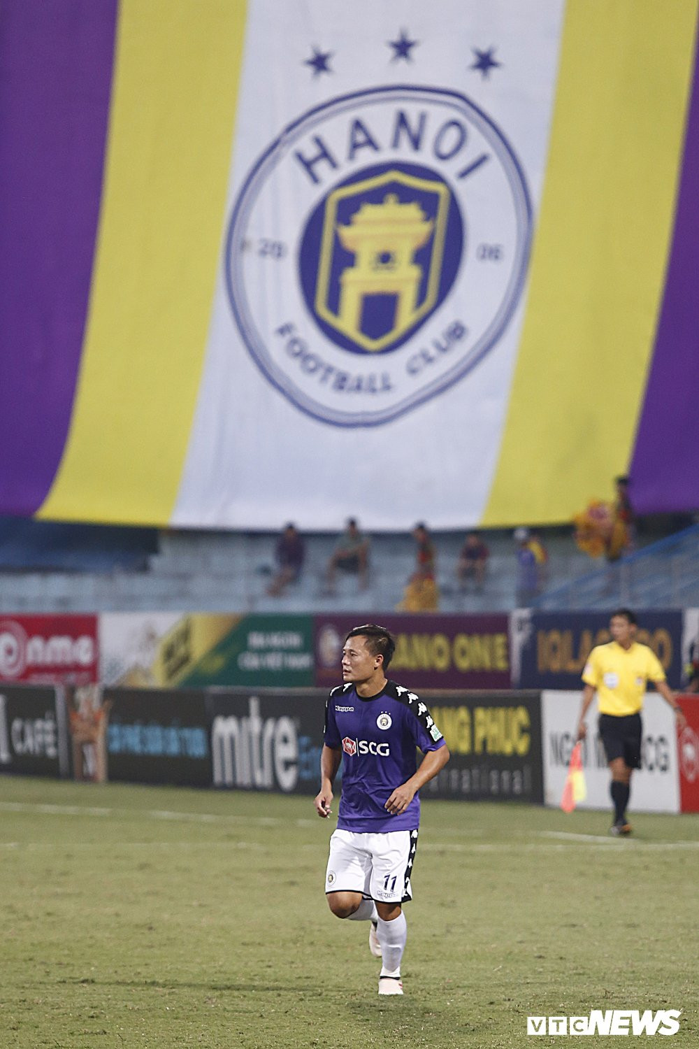 clb ha noi nang cup vo dich v-league trong ngay chia tay san hang day (4) 3