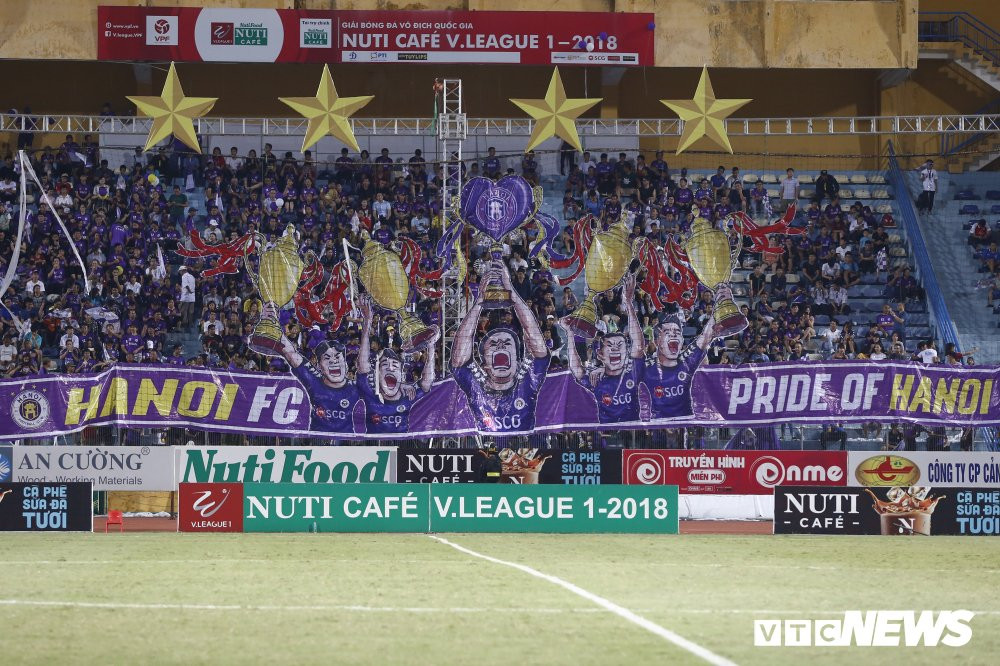 clb ha noi nang cup vo dich v-league trong ngay chia tay san hang day (6) 6