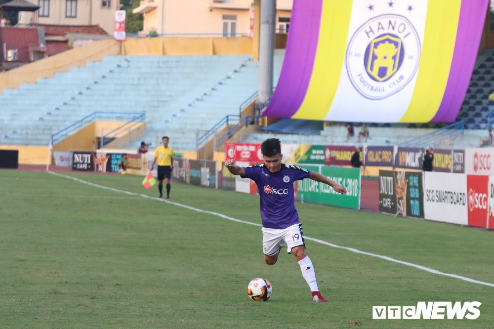 quang hai la cau thu tre nhung cu xu nhu nguoi dan ong