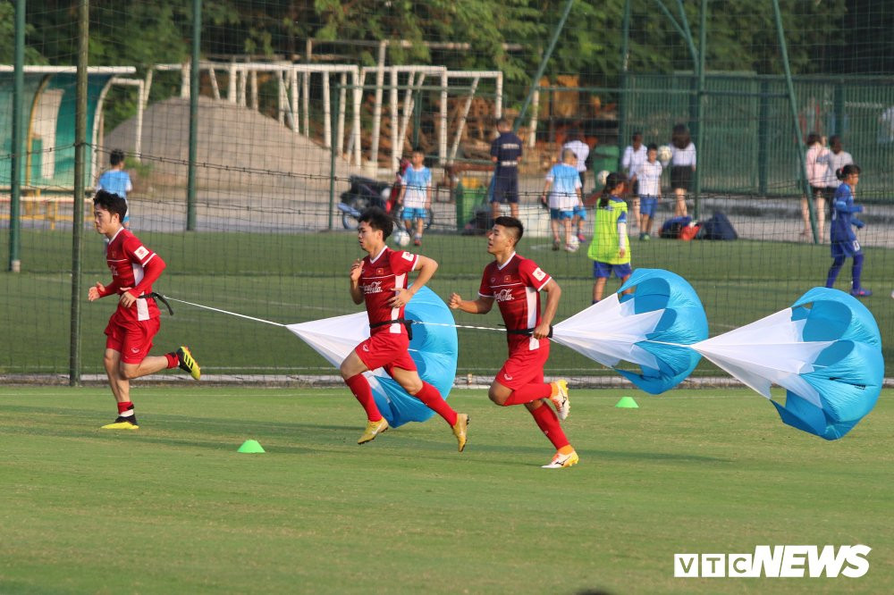 tuyen viet nam deo du tap chay cang minh tap the luc (15) 10