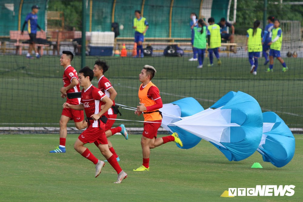 tuyen viet nam deo du tap chay cang minh tap the luc (6) 4