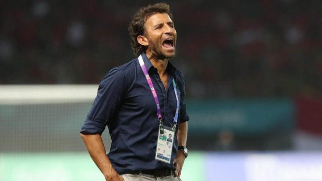 hlv tung vo dich chau au quyet ra di indonesia buoc phai thay tuong truoc aff cup