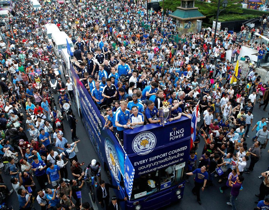 cdv leicester om nhau khoc thuong ty phu thai lan chet trong tham kich truc thang roi (4)