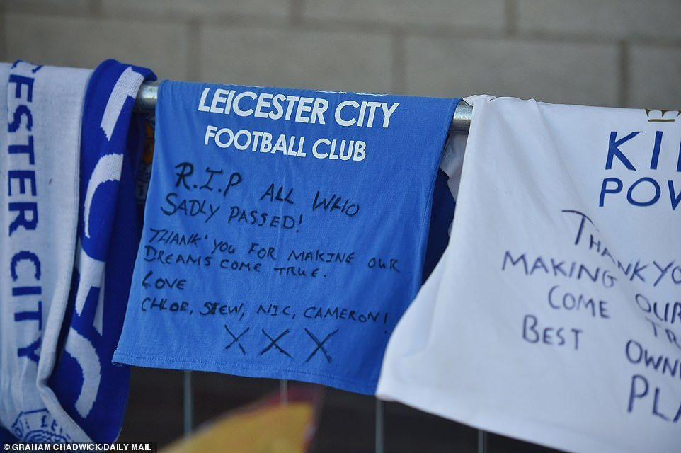 vardy schmeichel om mat khoc truoc di anh chu tich leicester city (13) 5