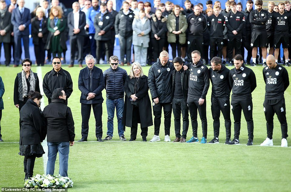 vardy schmeichel om mat khoc truoc di anh chu tich leicester city (4) 9