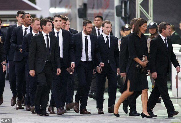 cau thu leicester vuot ngan dam sang thai lan tien dua ong chu qua co (4) 3