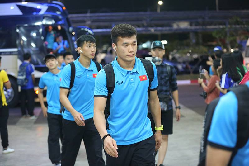 tuyen viet nam tro lai ha noi thay park cho phep hoc tro ve tham gia dinh