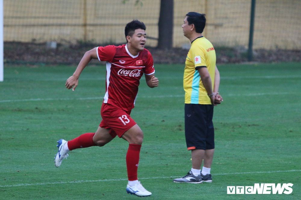 tuyen viet nam lai dong cua luyen cong ren vu khi bi mat dau malaysia (12) 10