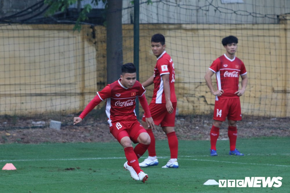 tuyen viet nam lai dong cua luyen cong ren vu khi bi mat dau malaysia (15) 12