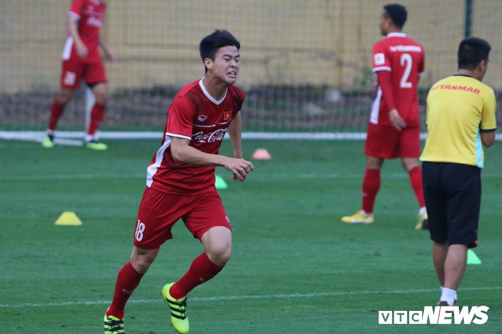 tuyen viet nam lai dong cua luyen cong ren vu khi bi mat dau malaysia (17) 13