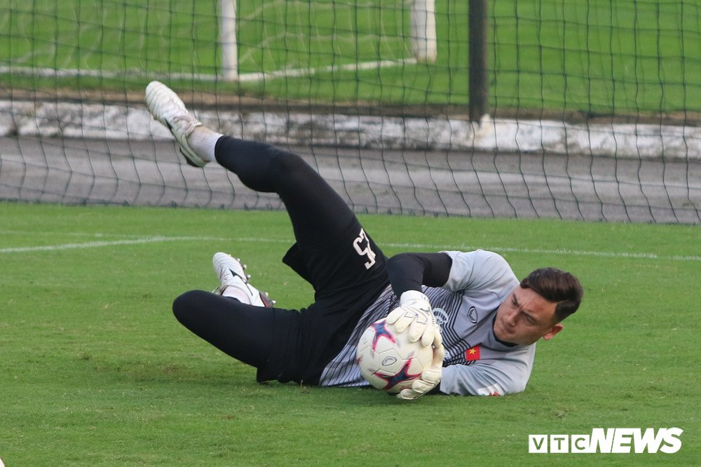 tuyen viet nam lai dong cua luyen cong ren vu khi bi mat dau malaysia (23) 14