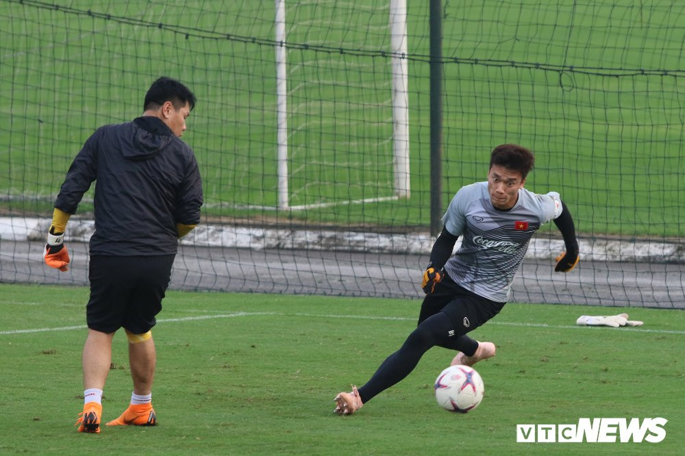 tuyen viet nam lai dong cua luyen cong ren vu khi bi mat dau malaysia (3) 3