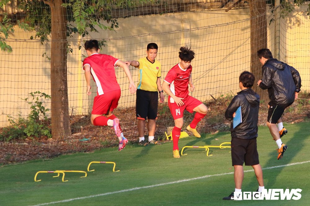 tuyen viet nam duoc tang cuong an ninh trong buoi tap (13) 14