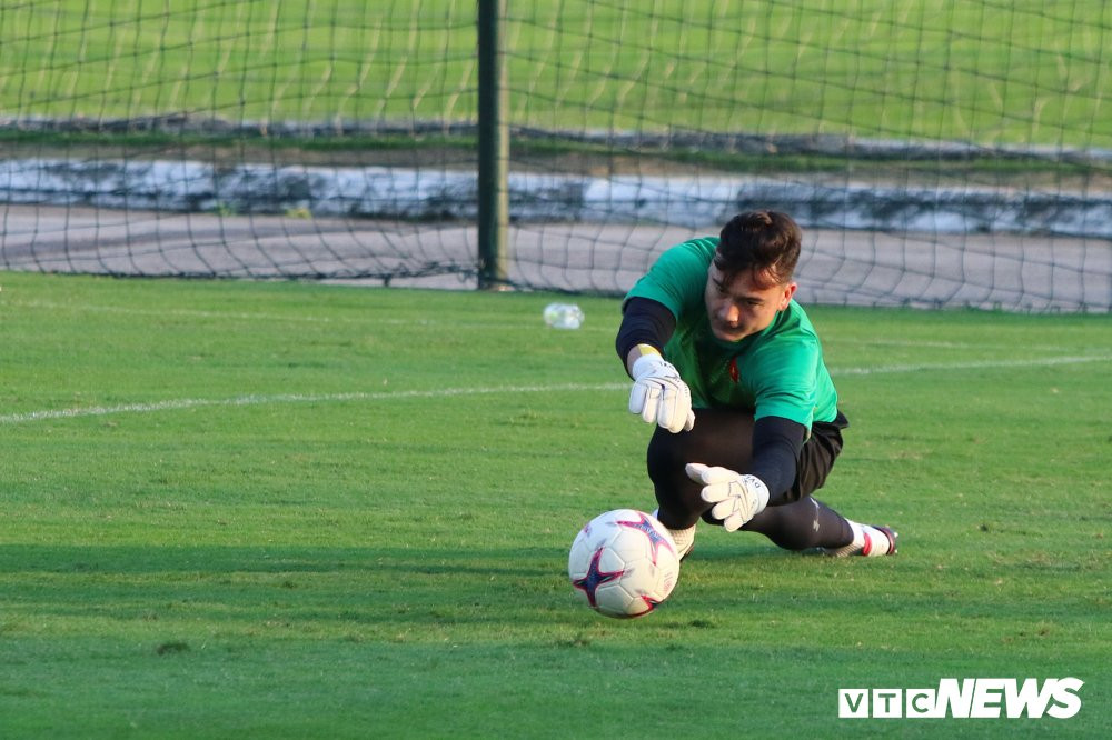 tuyen viet nam duoc tang cuong an ninh trong buoi tap (14)