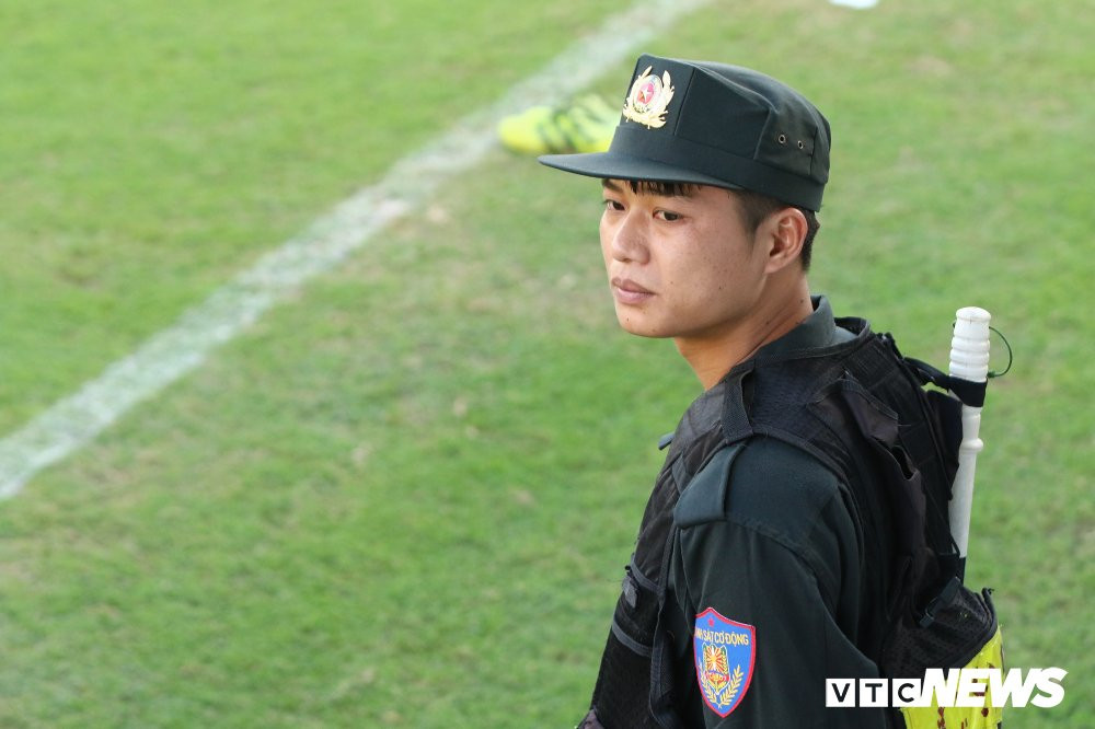 tuyen viet nam duoc tang cuong an ninh trong buoi tap (4) 5