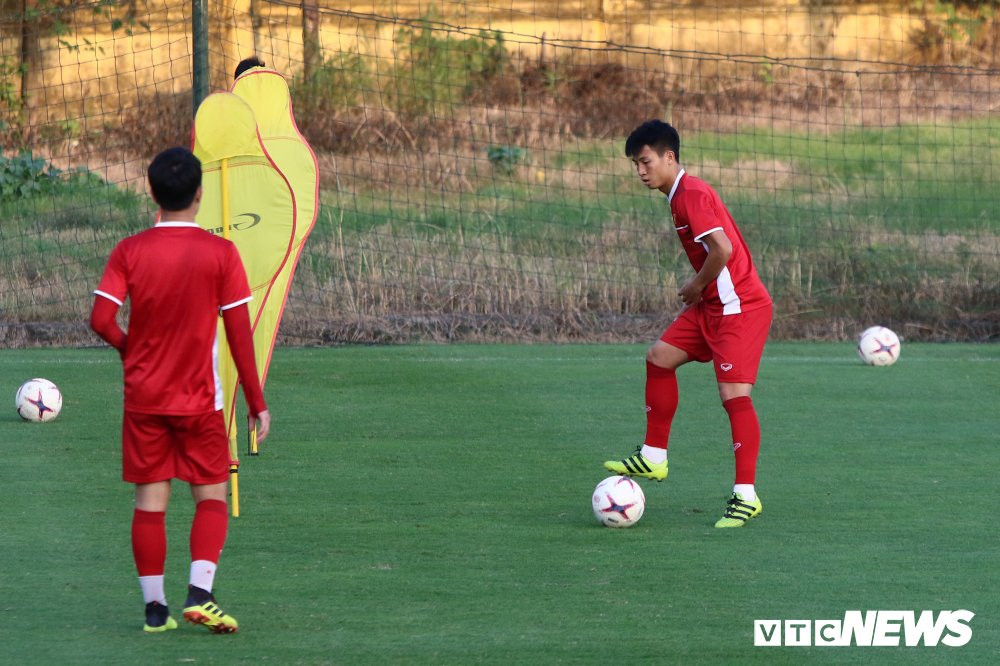 tuyen viet nam duoc tang cuong an ninh trong buoi tap (8) 9