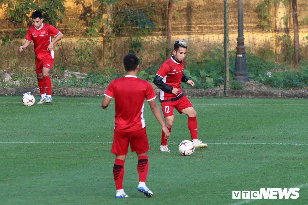 tuyen viet nam duoc tang cuong an ninh trong buoi tap (9) 10