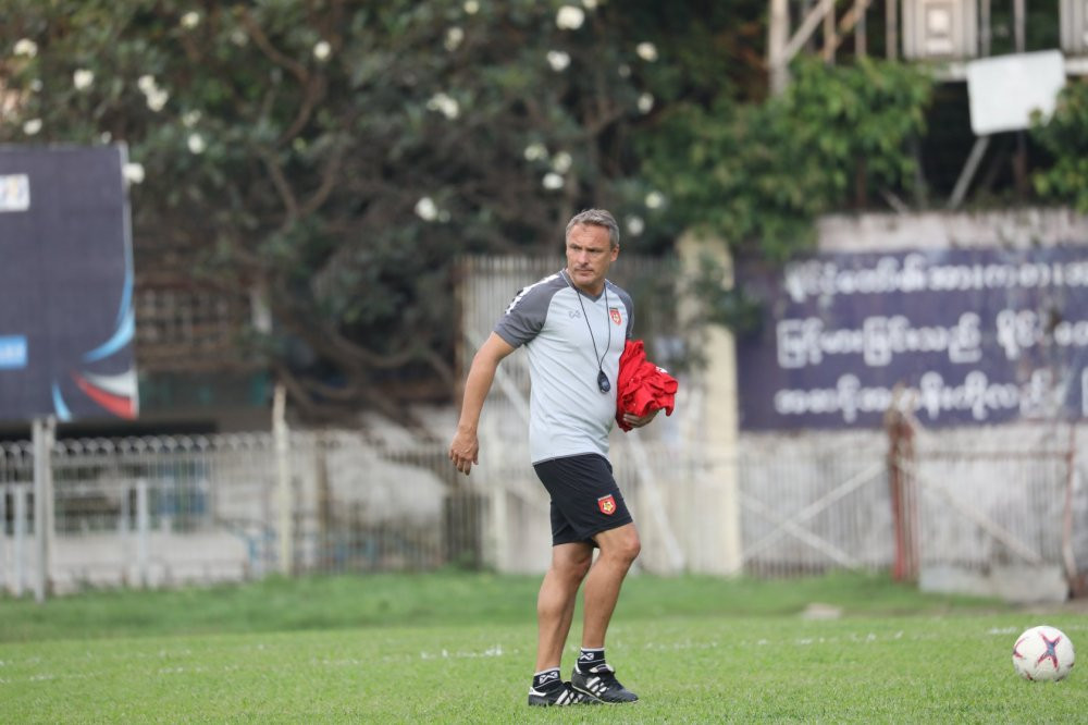 nghi thay park giau bai hlv myanmar tuyen bo doc toan luc danh bai tuyen viet nam