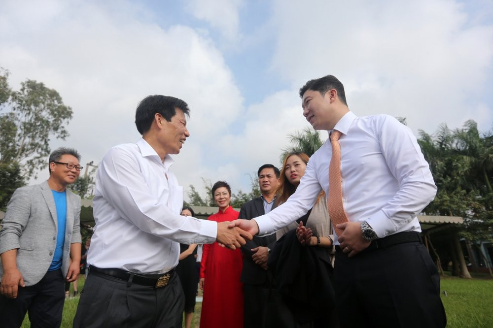 Bo truong bat tay xa thu Jin 2 3