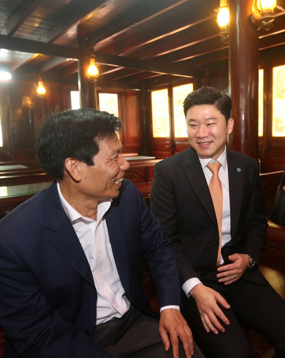 Bo truong voi xa thu Jin 2 3