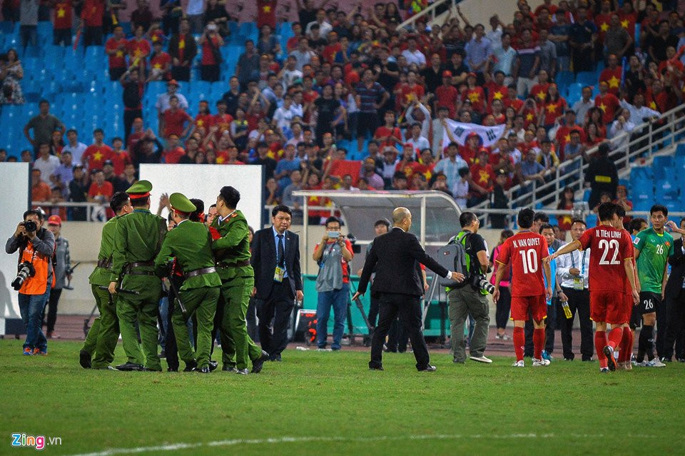 cdv qua khich vuot rao xuong san chia vui, que ngoc hai phan ung bang hanh dong dep (1) 4