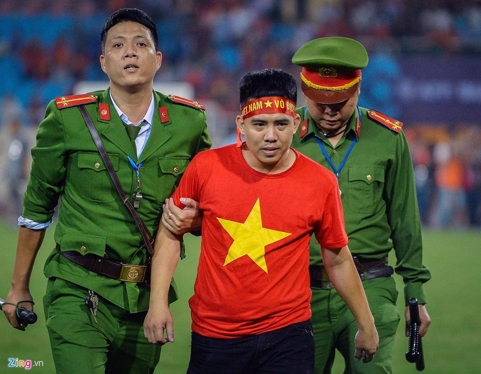 cdv qua khich vuot rao xuong san chia vui, que ngoc hai phan ung bang hanh dong dep (2)