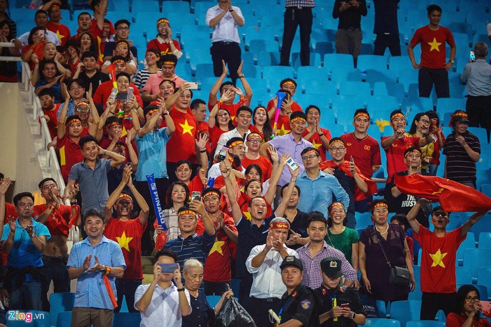 cdv qua khich vuot rao xuong san chia vui, que ngoc hai phan ung bang hanh dong dep (3)