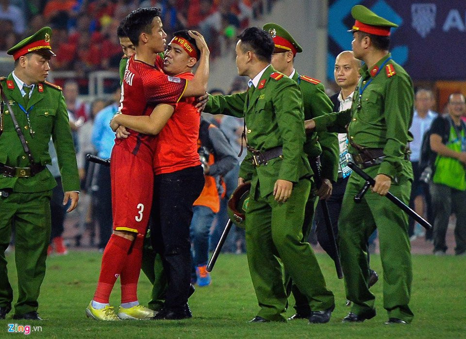 cdv qua khich vuot rao xuong san chia vui, que ngoc hai phan ung bang hanh dong dep (4)